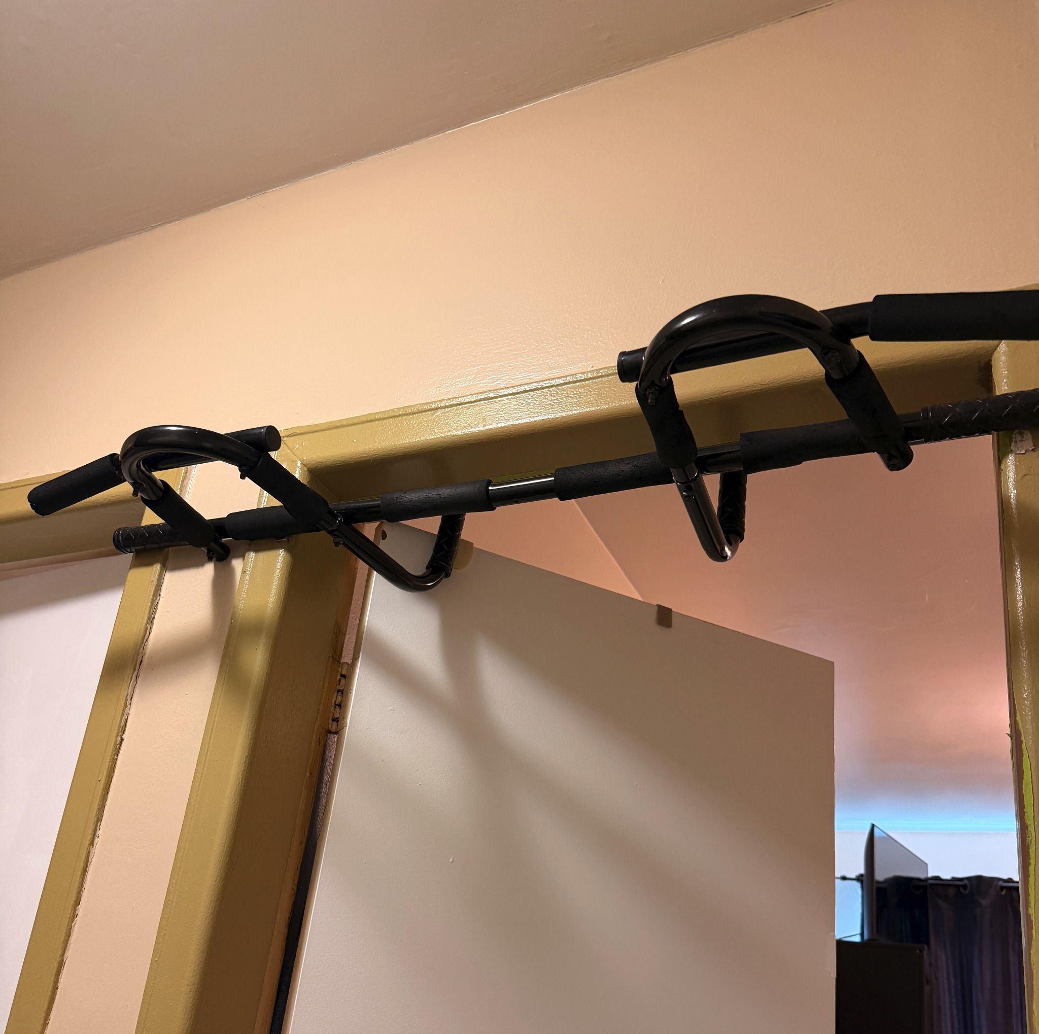 John’s multi-grip pull-up bar mounted in a doorway